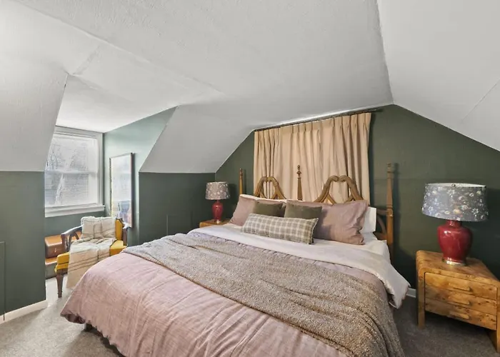 Spacious Family 4br In *