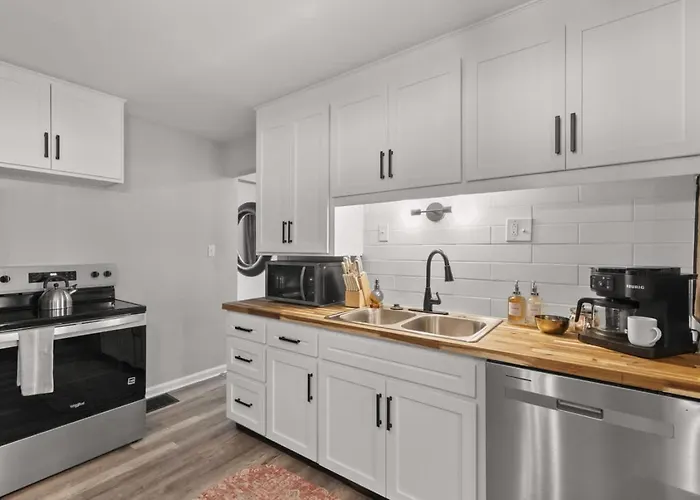 Spacious Family 4br In *